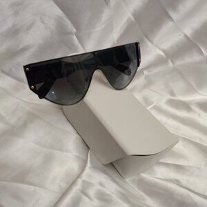 MICHAEL KORS, NEW WITHOUT TAGS BLACK DARK LARGE SUNGLASSES LIGHT WEIGHT BOX INCL